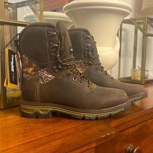 BRAND NEW Ariat Mens SZ 9.5 Conquest 8” Insulated Brown Boots Camouflage BUNDLE
